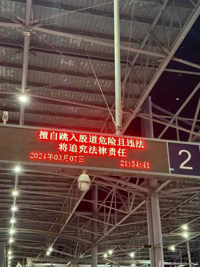 “这个工作太稳定了，大家都狠不下心来辞职”